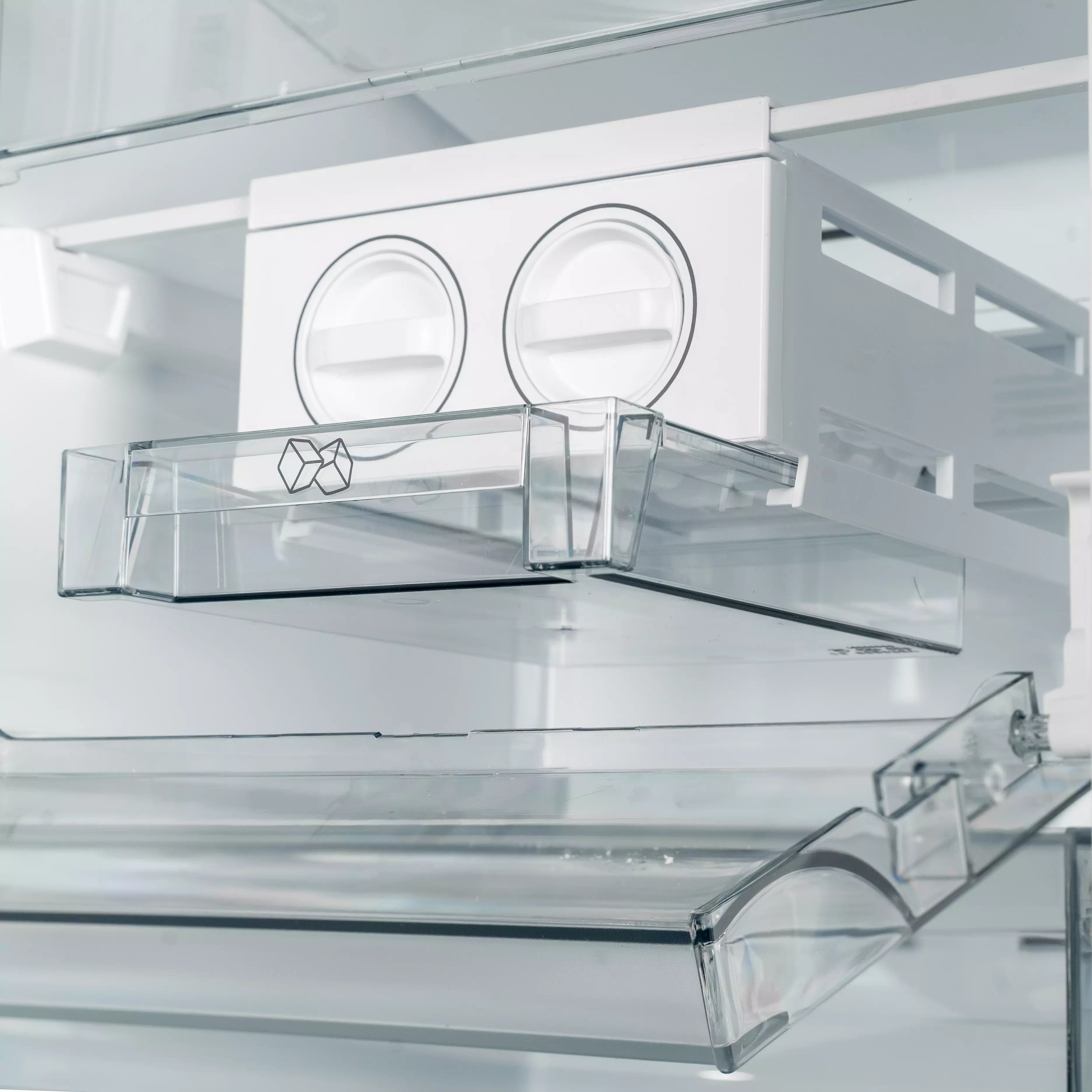 Встраиваемая морозильная камера DeLonghi DFI 17NFE PAOLO