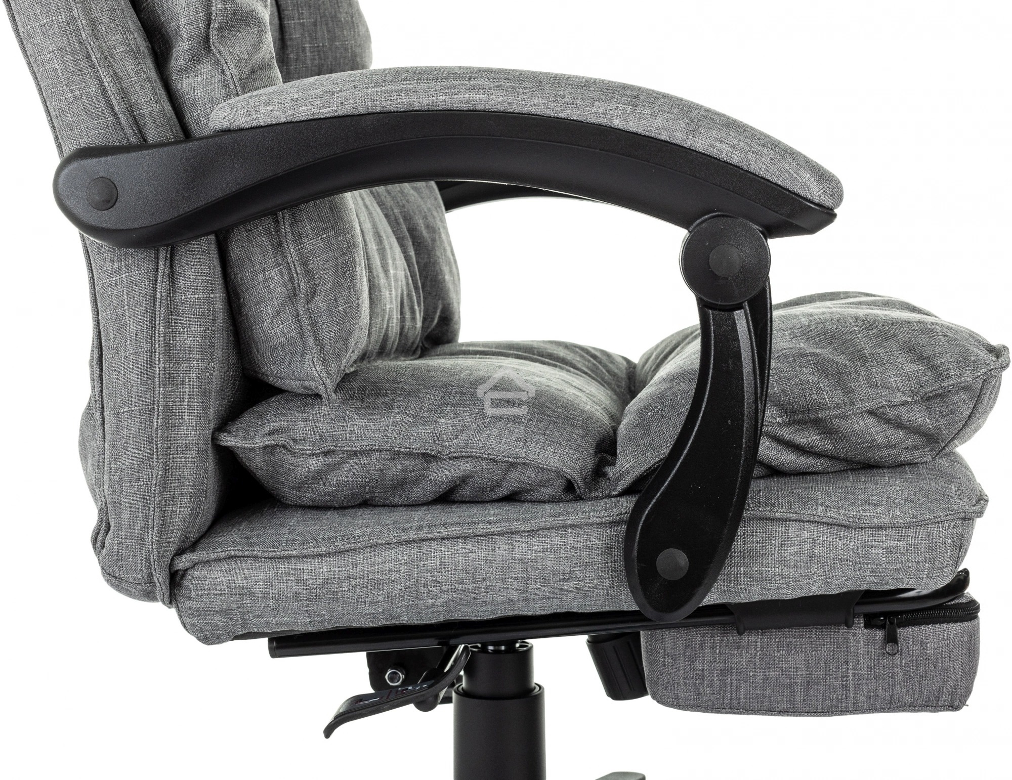 Кресло руководителя Бюрократ CH-820MSG-F светло-серый 38-404 крестов. пластик подст.для ног