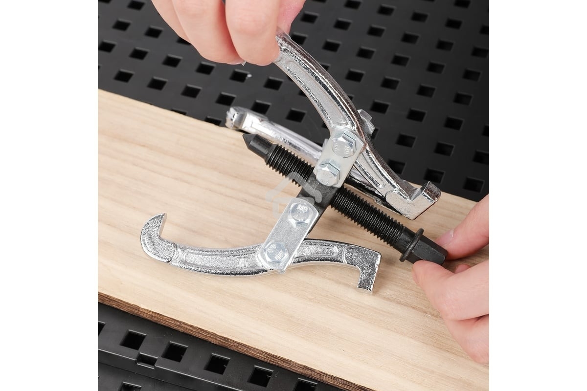 Съемник подшипников трехзахватный Deli DL-S4 100мм(рабочий ход болта), внешний диаметр 20-100мм, внутренний диаметр 40-90мм, сталь 45#