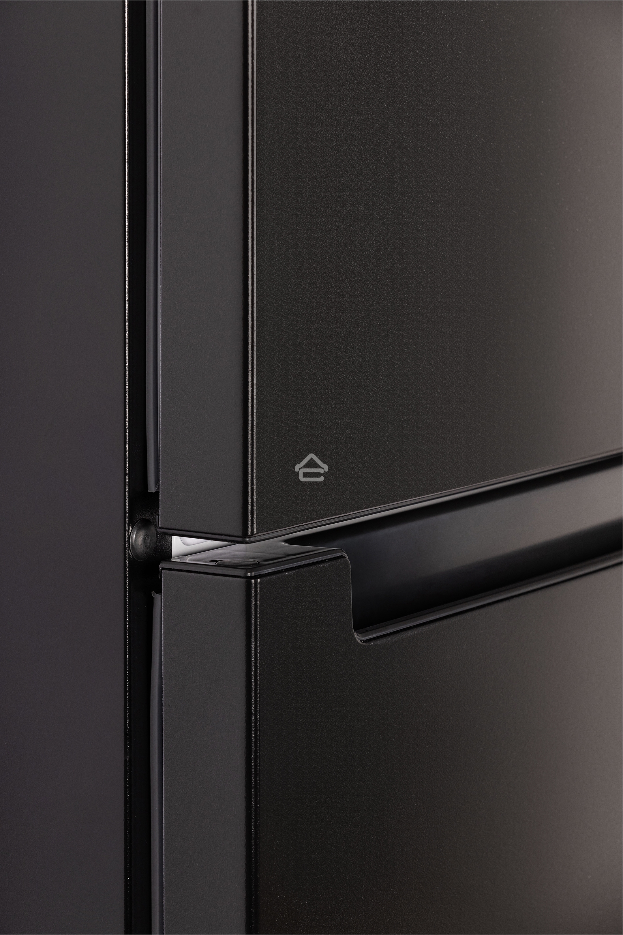 Холодильник Nordfrost NRB 132 B черный двухкамерный 205/100 л морозилка снизу, капельная система