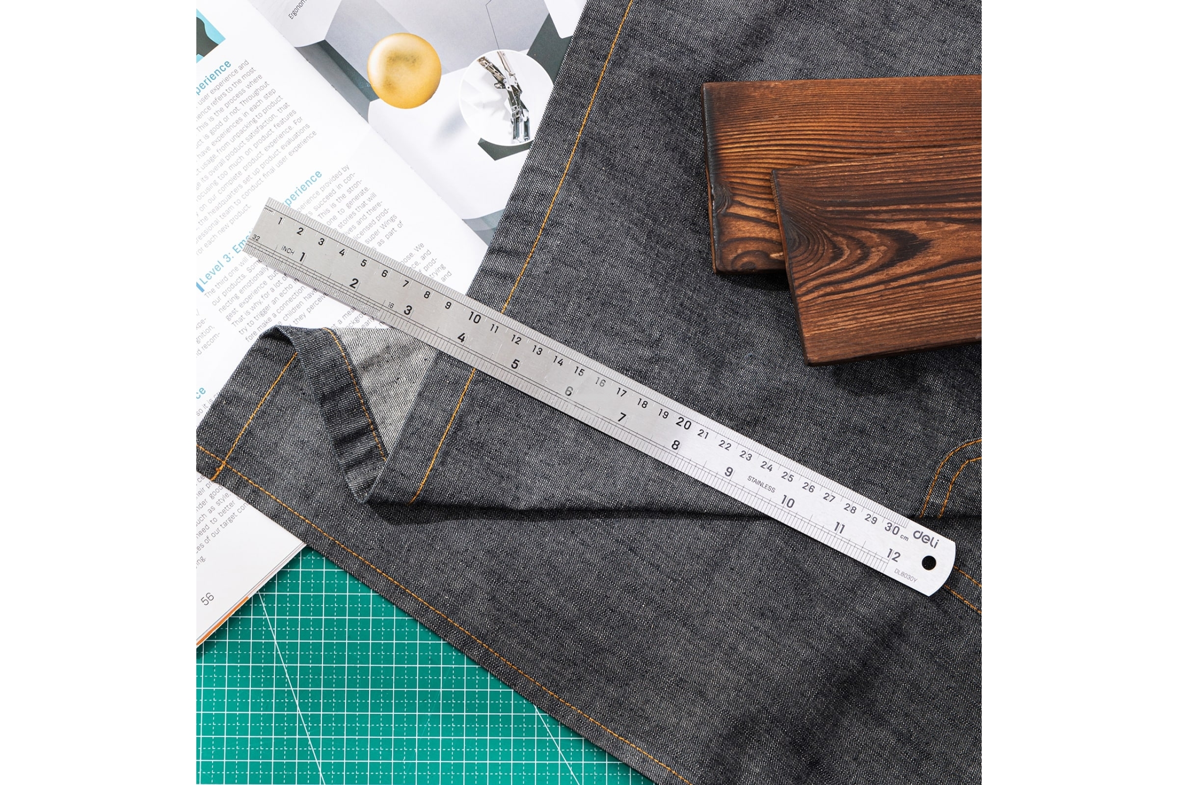 Линейка стальная Deli DL8030Y 300мм нержавеющая сталь