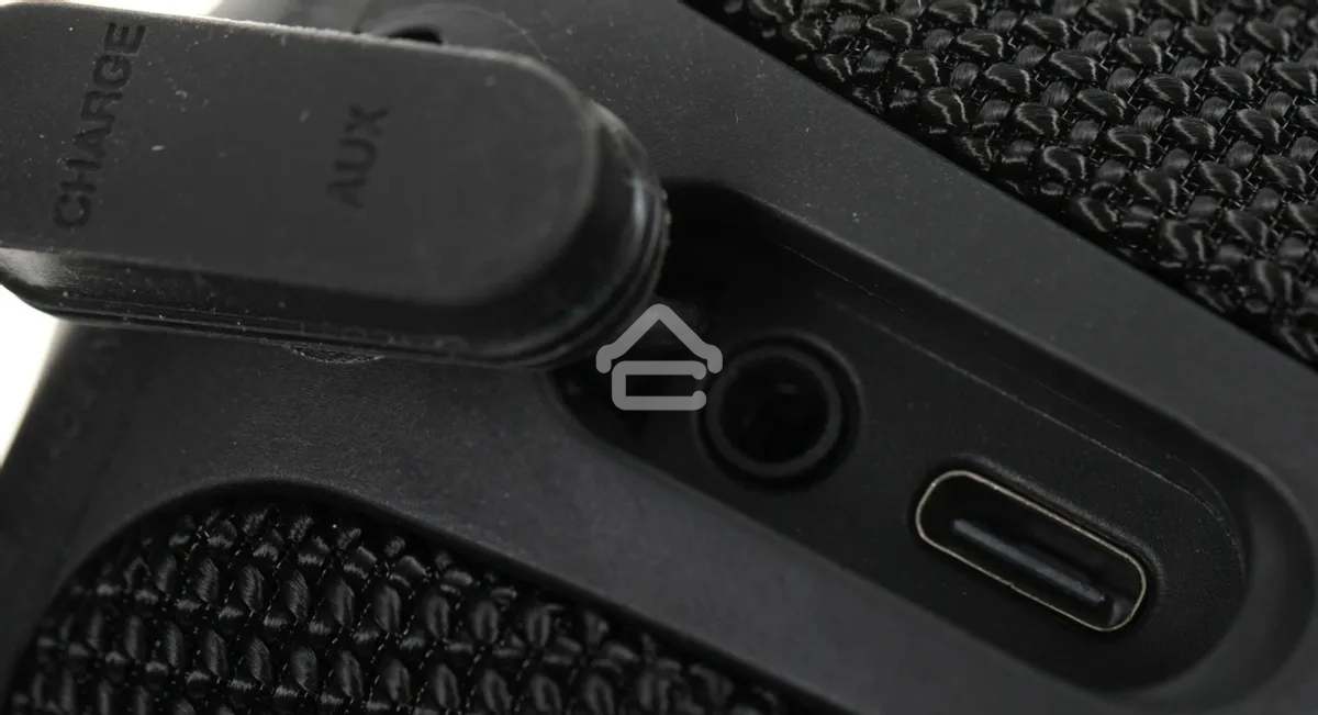 Колонка портативная Creative Muvo Play черный 10 Вт BT