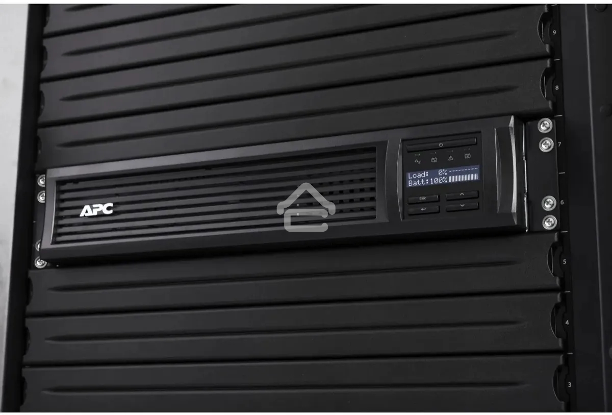 Источник бесперебойного питания APC Smart-UPS SMT3000RMI2UC 2700Вт 3000ВА черный