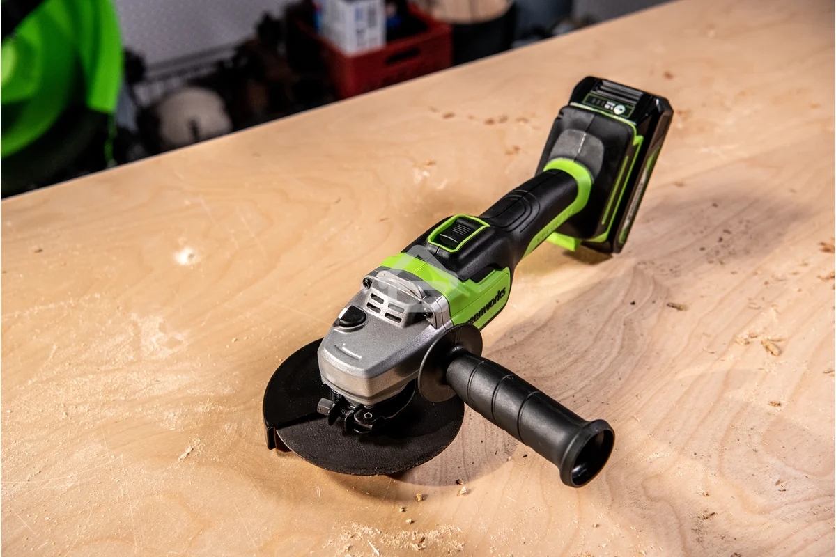 Угловая шлифовальная машина Greenworks 24В, аккумуляторная Greenworks (В комплекте с АКБ 2А·ч. и ЗУ) 3200207UA