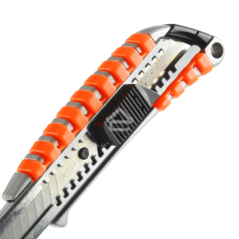 Нож строительный PATRIOT CKP-183, с выдвижным сегментированным лезвием, автофиксатор, двухкомпонентный алюминиевый корпус, 18мм