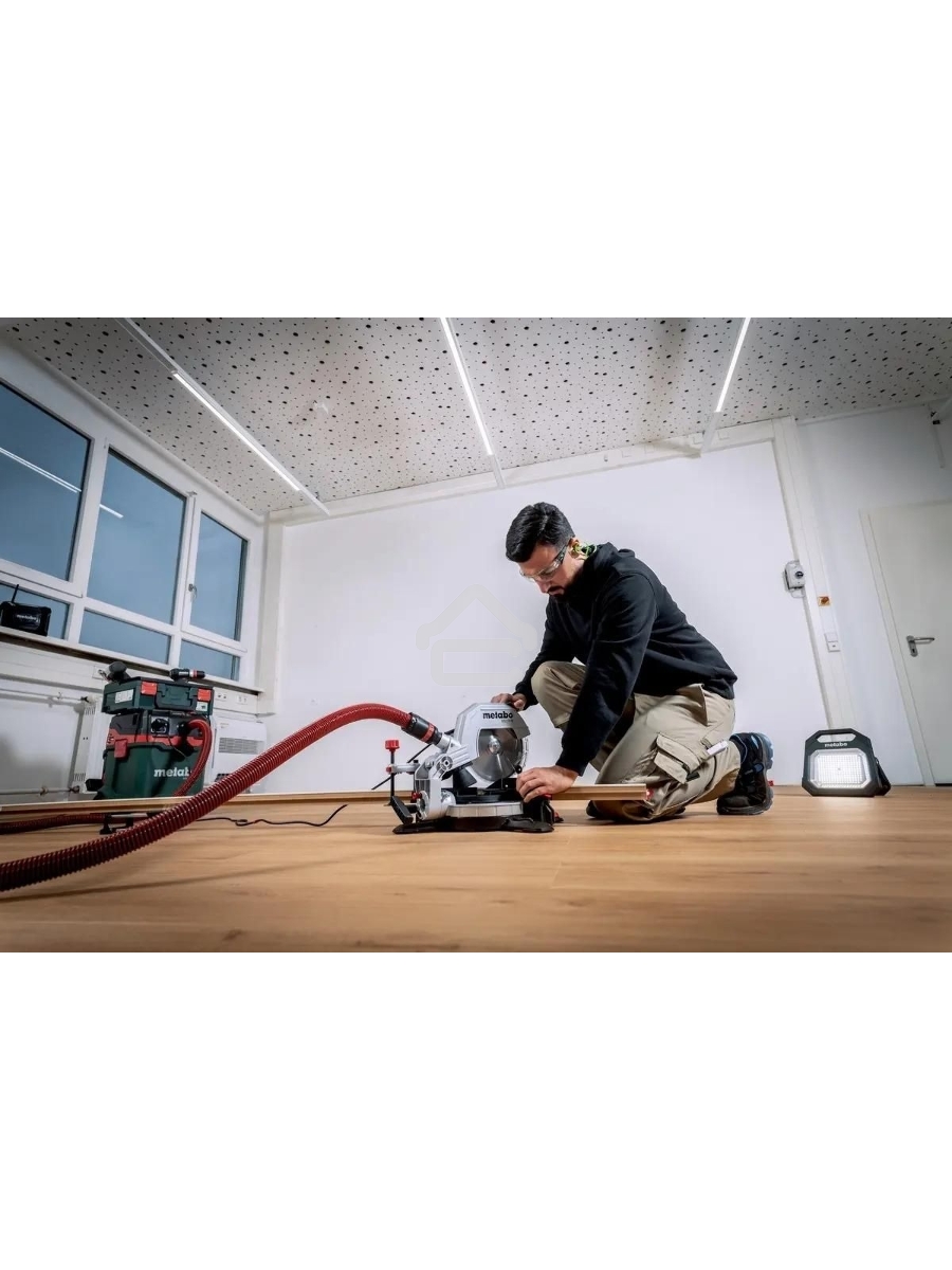Торцовочная пила Metabo KS 216 M Set 1100Вт 5000об/мин d=216мм
