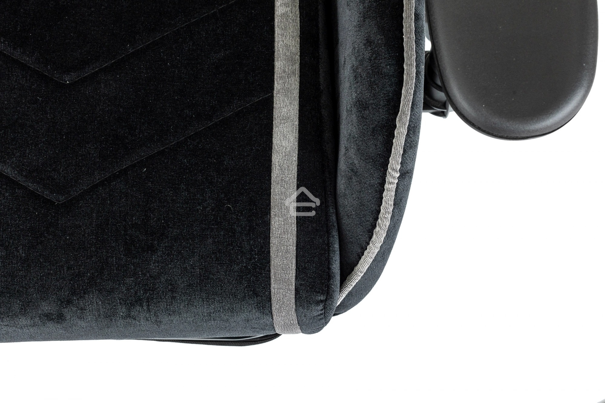 Кресло игровое Zombie Drift/F черный/серый, крестов. пластик, подст. для ног