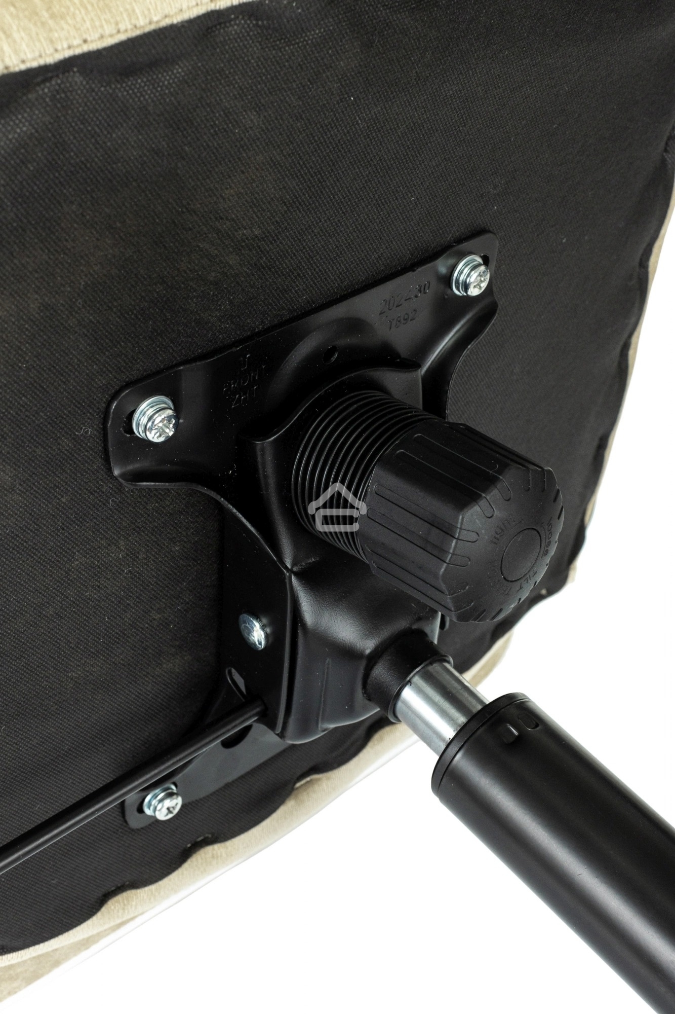 Кресло офисное Бюрократ Triest Fabric песочный Light-21 крестов. металл черный