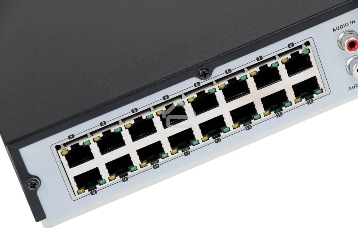 Видеорегистратор HiWatch DS-N316/2P(D)