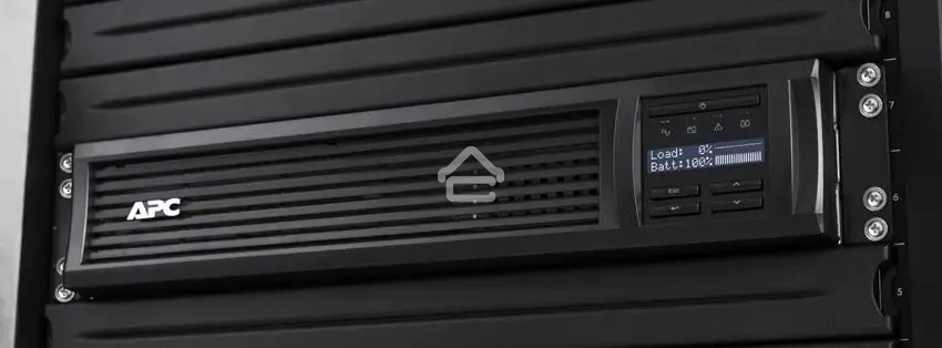 Источник бесперебойного питания APC Smart-UPS SMT1000RMI2UC 700Вт 1000ВА черный