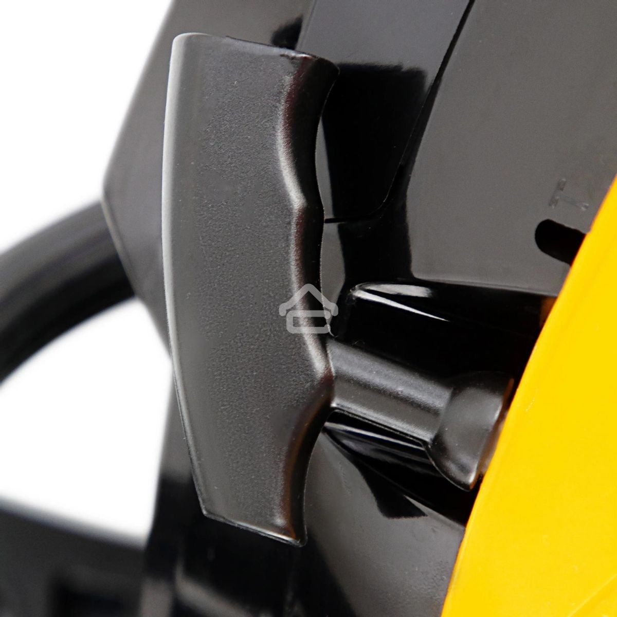 Пила цепная бензиновая Denzel DGS-5218, шина 45 см, 52см3, 3,5 л.с., шаг 0,325, паз 1,5 мм,