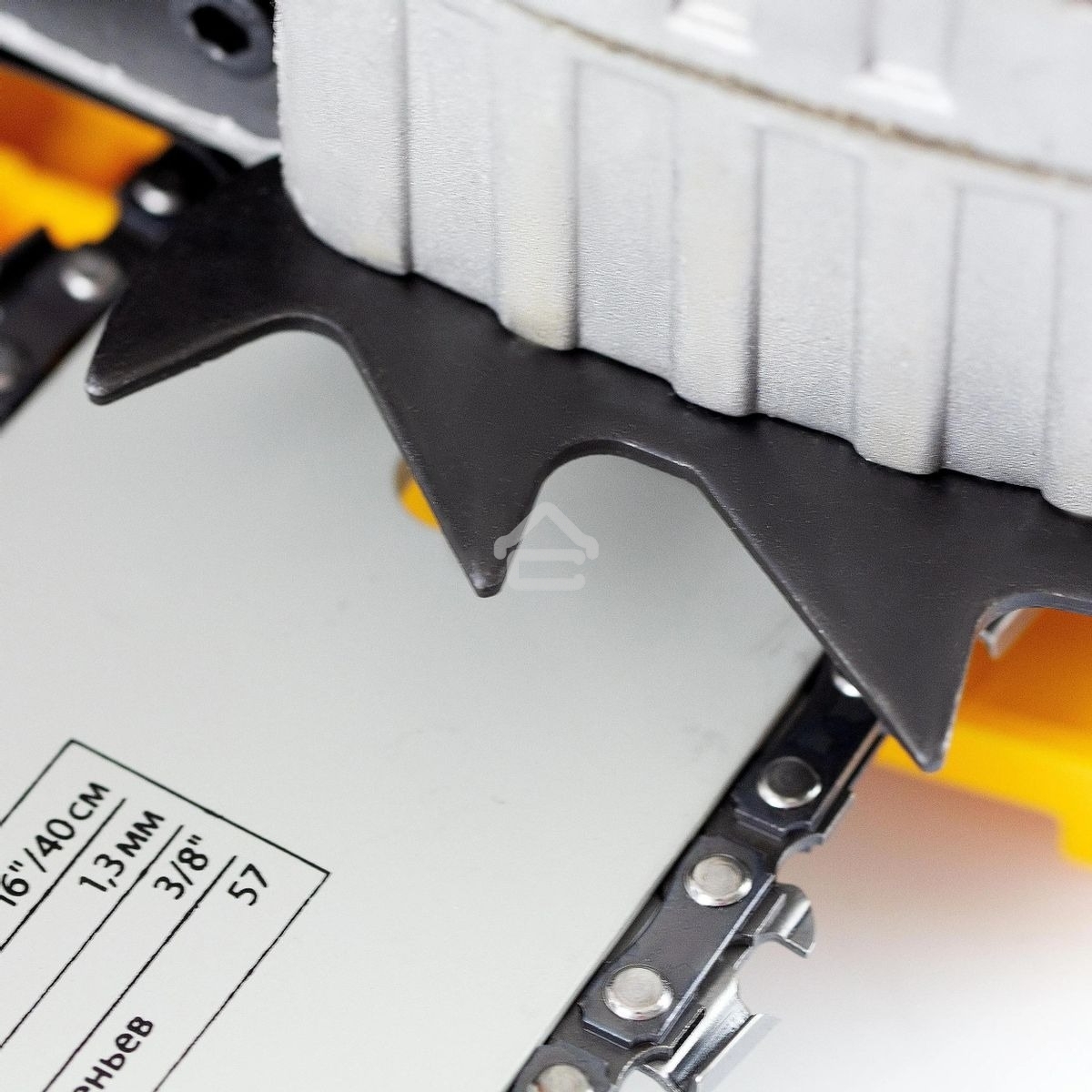 Пила цепная бензиновая Denzel DGS-5218, шина 45 см, 52см3, 3,5 л.с., шаг 0,325, паз 1,5 мм,