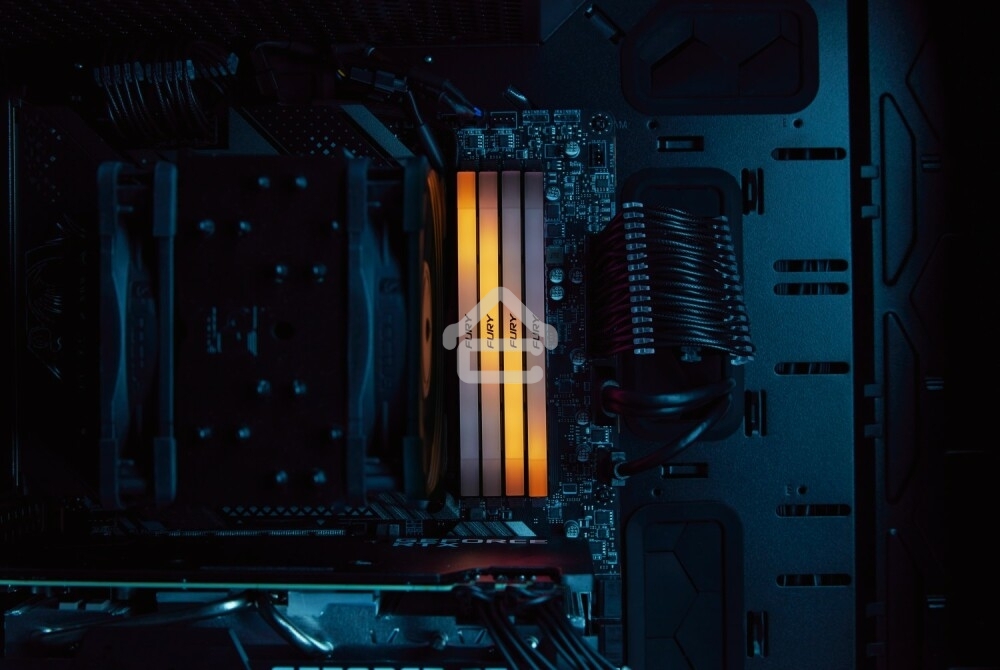 Оперативная память Kingston Fury Renegade, DDR4, 16GB (1x16GB), 3200MHz, CL16, DIMM, с радиатором, RGB, серебристый/черный