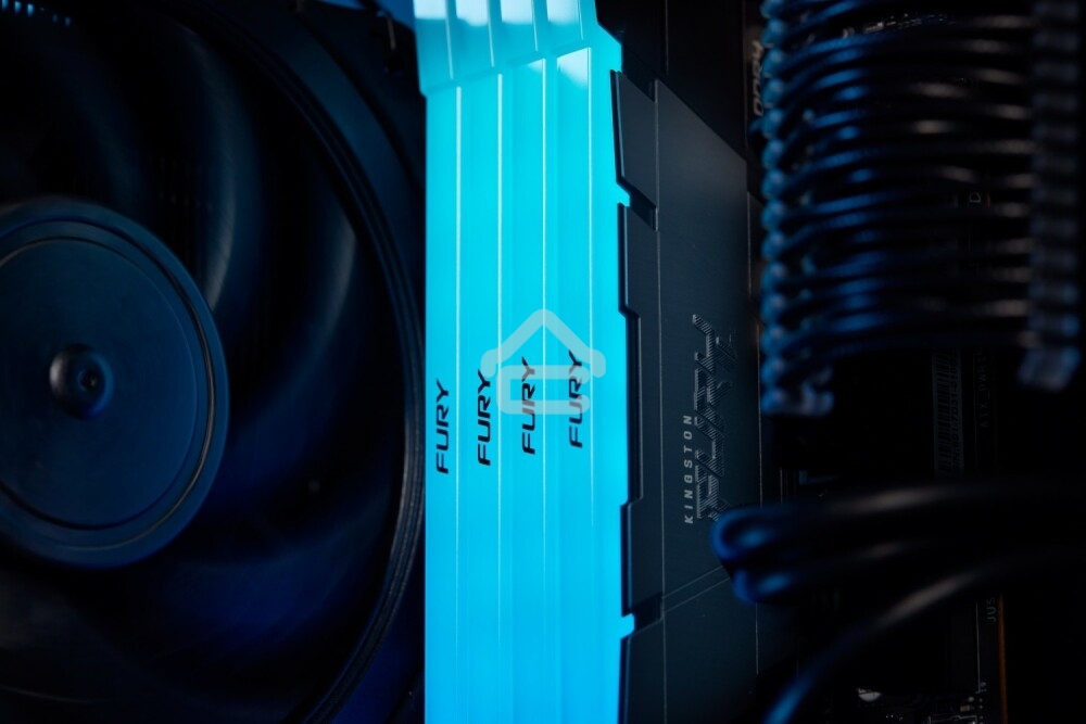 Оперативная память Kingston Fury Renegade, DDR4, 16GB (1x16GB), 3200MHz, CL16, DIMM, с радиатором, RGB, серебристый/черный