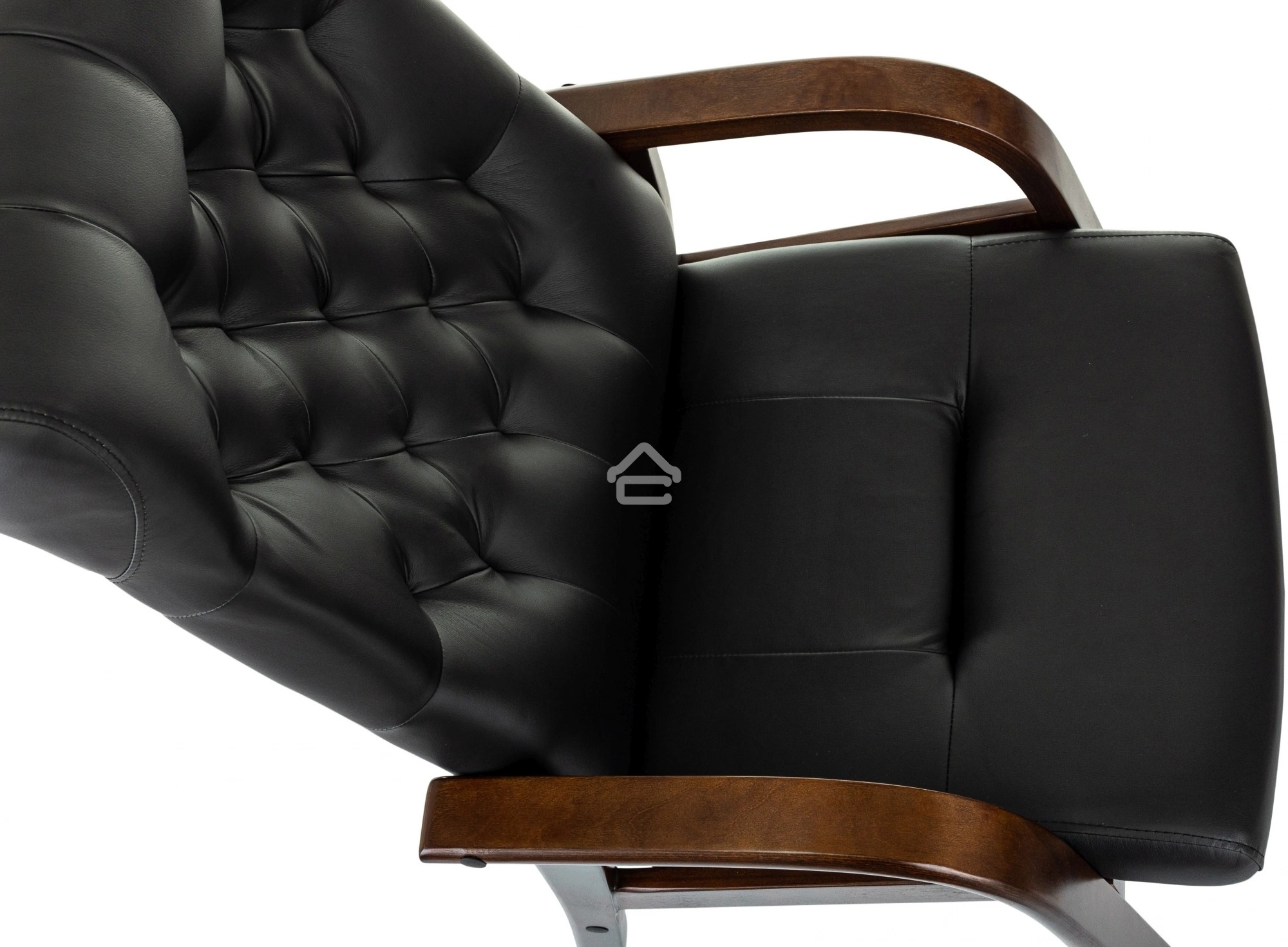 Кресло офисное Бюрократ T-9928WALNUT-CF черный, кожа, на ножках, дерево