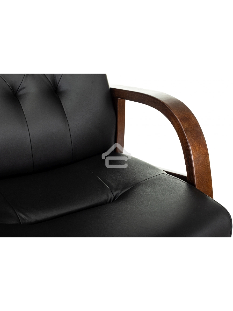 Кресло офисное Бюрократ T-9928WALNUT-CF черный, кожа, на ножках, дерево