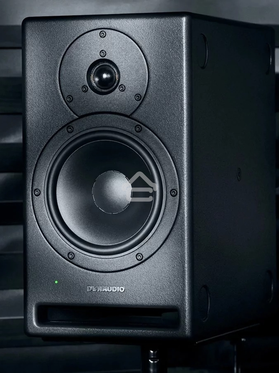Студийный монитор  Dynaudio Core 7 активный 2-х полосный, 500 + 150 Вт, 40 - 27000 Гц, 112 дБ, 7
