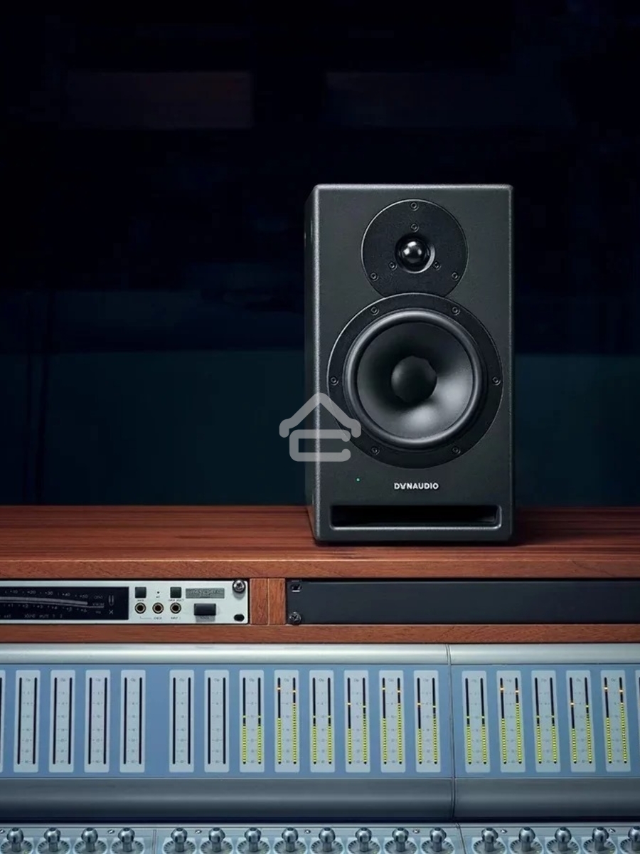 Студийный монитор  Dynaudio Core 7 активный 2-х полосный, 500 + 150 Вт, 40 - 27000 Гц, 112 дБ, 7