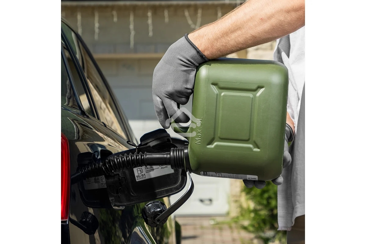 Канистра Stels для ГСМ вертикальная, 5 л., пластиковая, усиленная