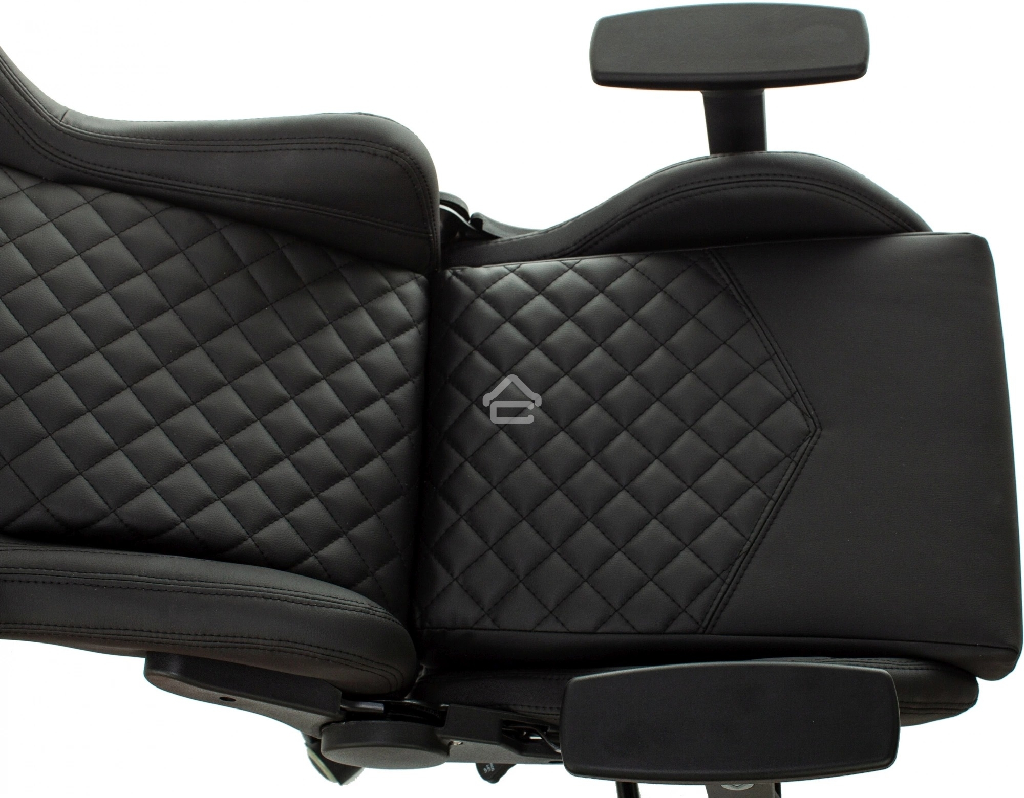 Кресло игровое Knight ARMOR черный, ромбик, эко.кожа, с подголовником, крестовина металл