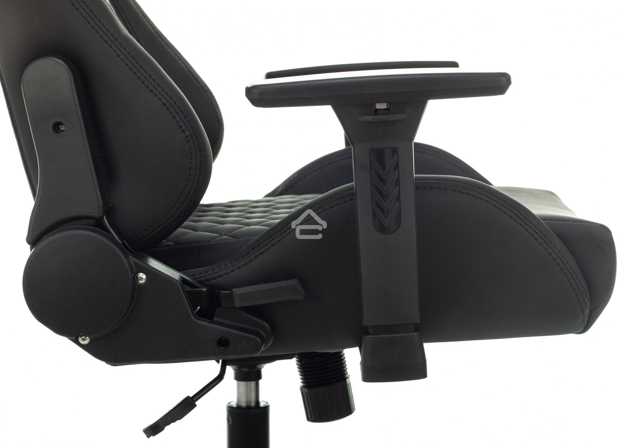 Кресло игровое Knight ARMOR черный, ромбик, эко.кожа, с подголовником, крестовина металл