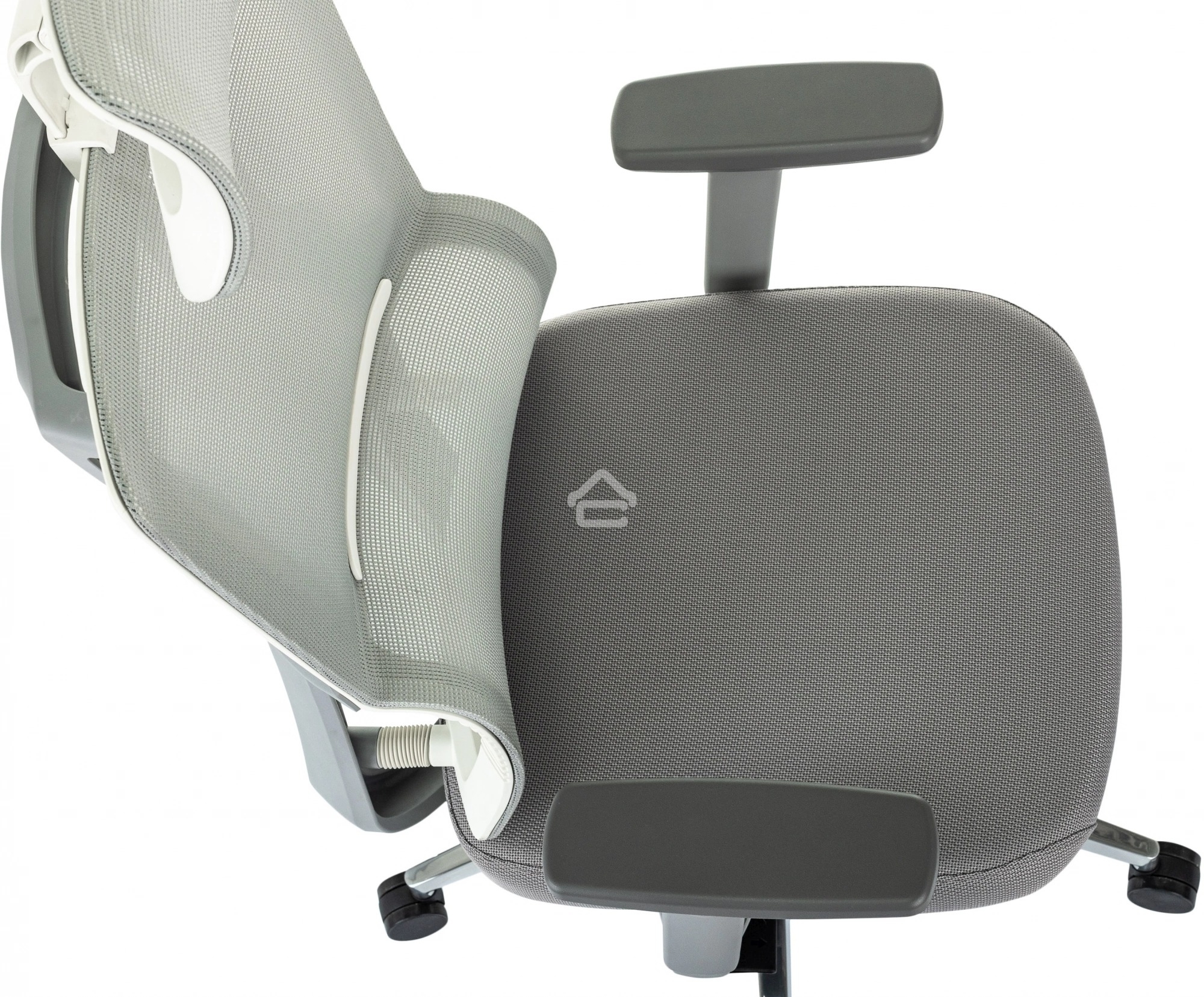 Кресло руководителя Бюрократ MC-G715N-H серый, сетка/ткань, с подголов. крестов. алюминий, пластик серый