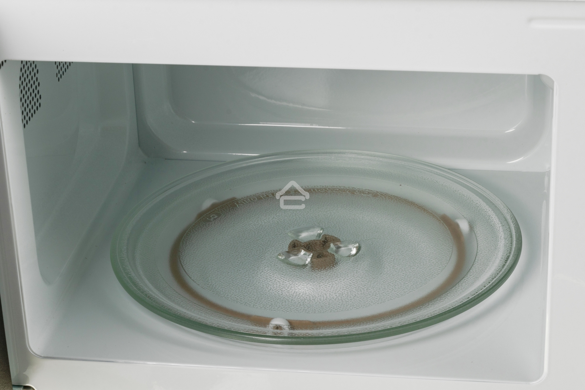 Микроволновая печь Hyundai HYM-M2003 белый, 20 л, 700 Вт, переключатели - поворотный механизм