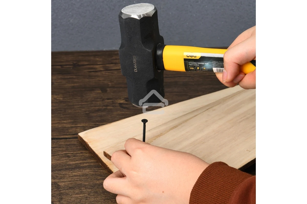 Кувалда Deli DL447003 1,36кг, рукоятка из высокопрочного стекловолокна