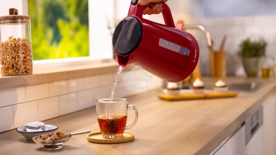 Чайник электрический Bosch TWK1M124 1.7 л, 2400 Вт, красный