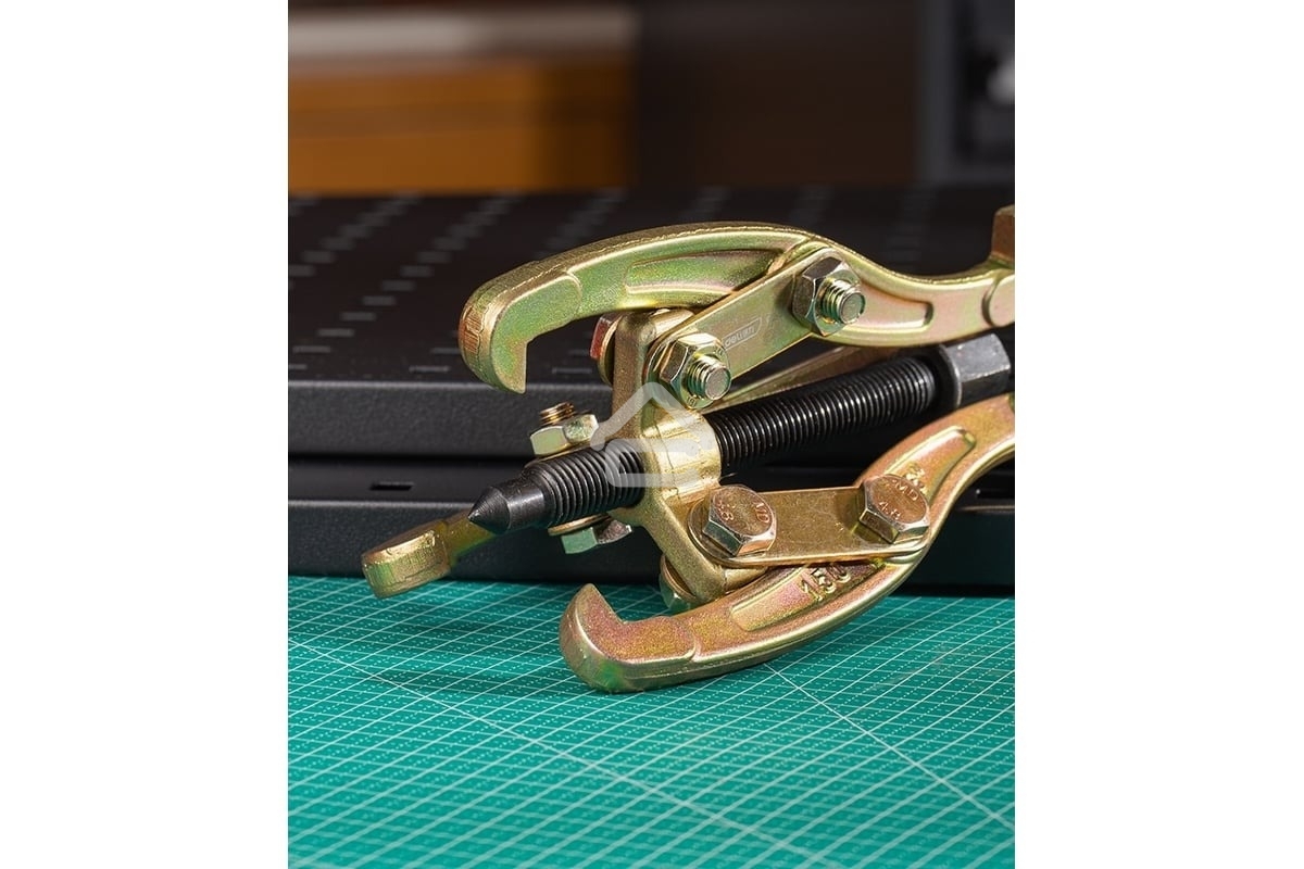 Съемник подшипников трехзахватный Deli DL-S6 150мм(рабочий ход болта), внешний диаметр 20-100мм, внутренний диаметр 45-135мм, сталь 45#