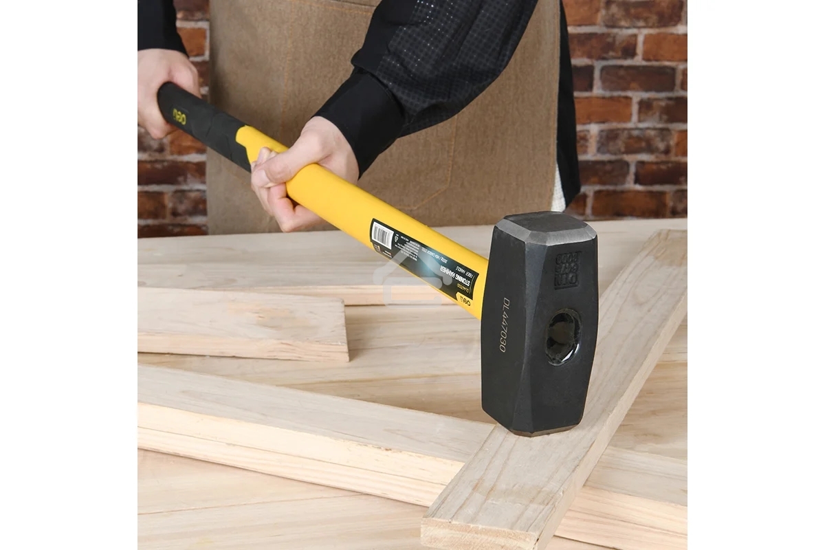 Кувалда Deli DL447030 3000 гр Фибергласовая рукоять