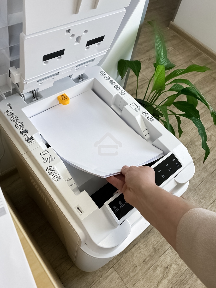 Шредер Heleos АП37-5 белый/белый с автоподачей (секр.P-5) фрагменты 220лист. 37лтр. скрепки скобы пл.карты