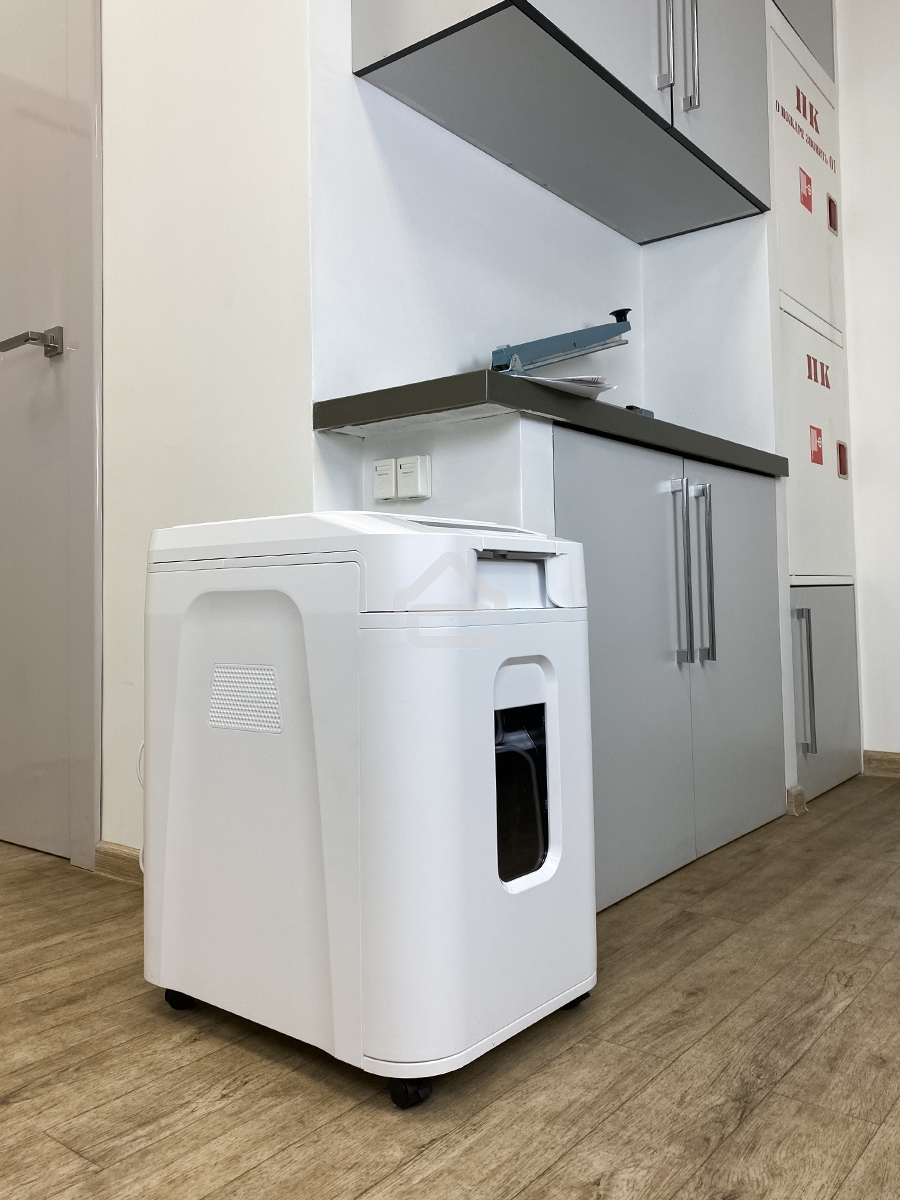 Шредер Heleos АП37-5 белый/белый с автоподачей (секр.P-5) фрагменты 220лист. 37лтр. скрепки скобы пл.карты