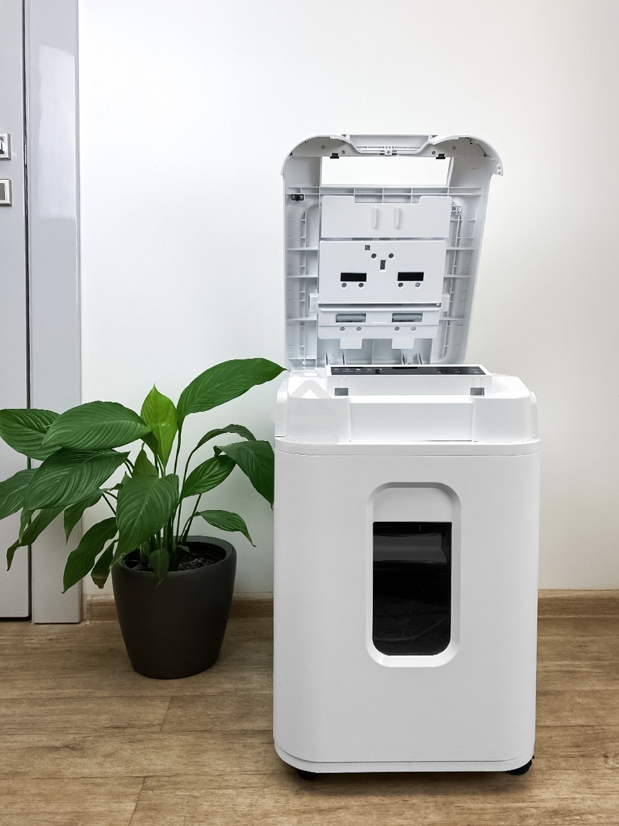 Шредер Heleos АП37-5 белый/белый с автоподачей (секр.P-5) фрагменты 220лист. 37лтр. скрепки скобы пл.карты