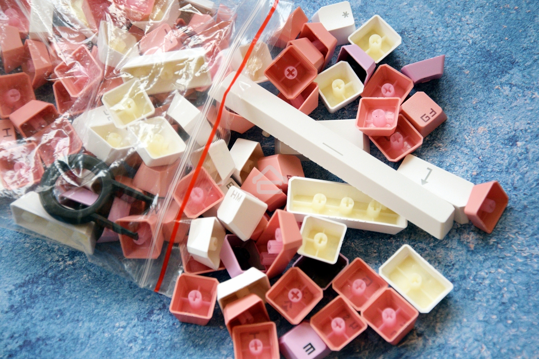 Клавиатура проводная A4Tech Bloody B800 Dual Color USB розовый/белый