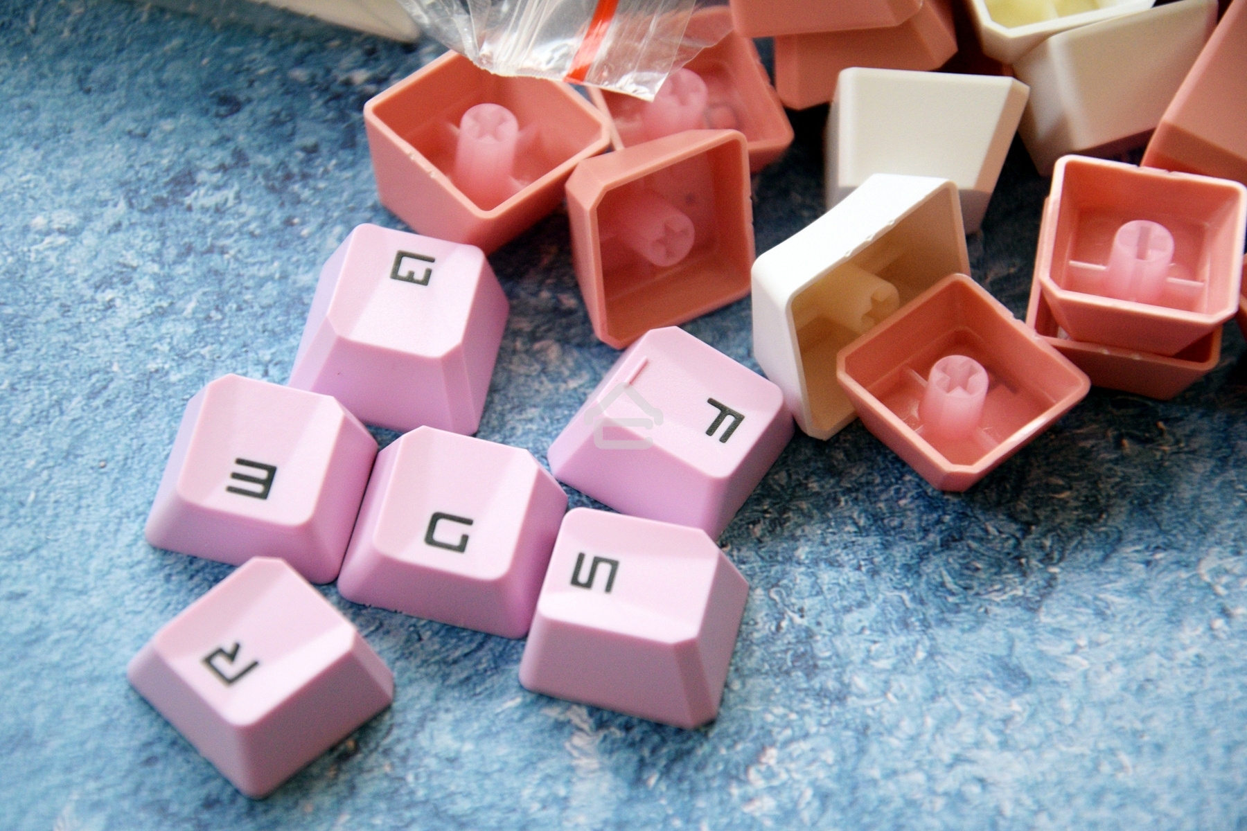 Клавиатура проводная A4Tech Bloody B800 Dual Color USB розовый/белый