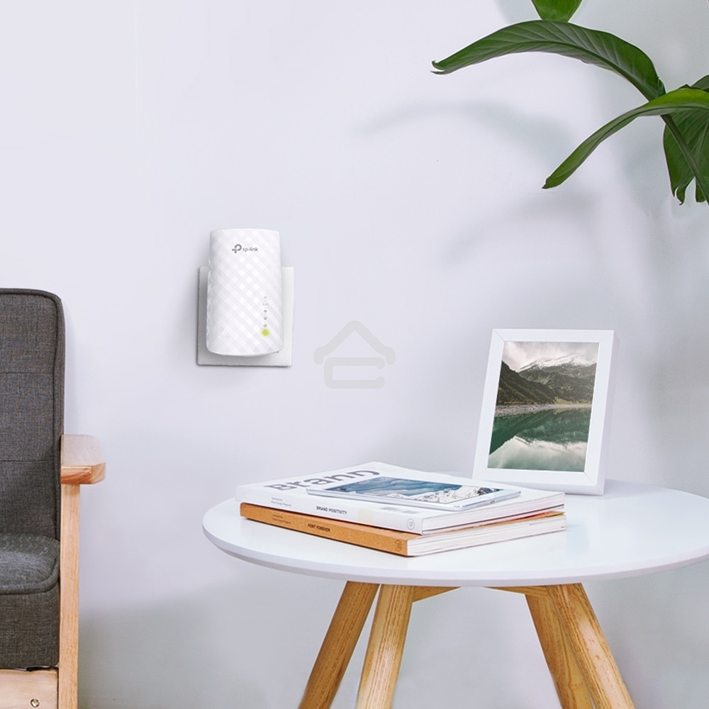 Повторитель беспроводного сигнала TP-Link SOHO RE200 10/100BASE-TX/Wi-Fi белый поставляется без кабеля RJ-45
