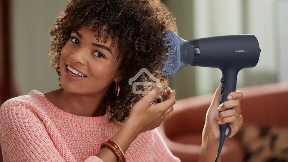 Фен Philips BHD360/20 2100Вт, 6 режимов, ионизация, ThermoProtect, концентратор, диффузор, шнур 1,8 м. синий.