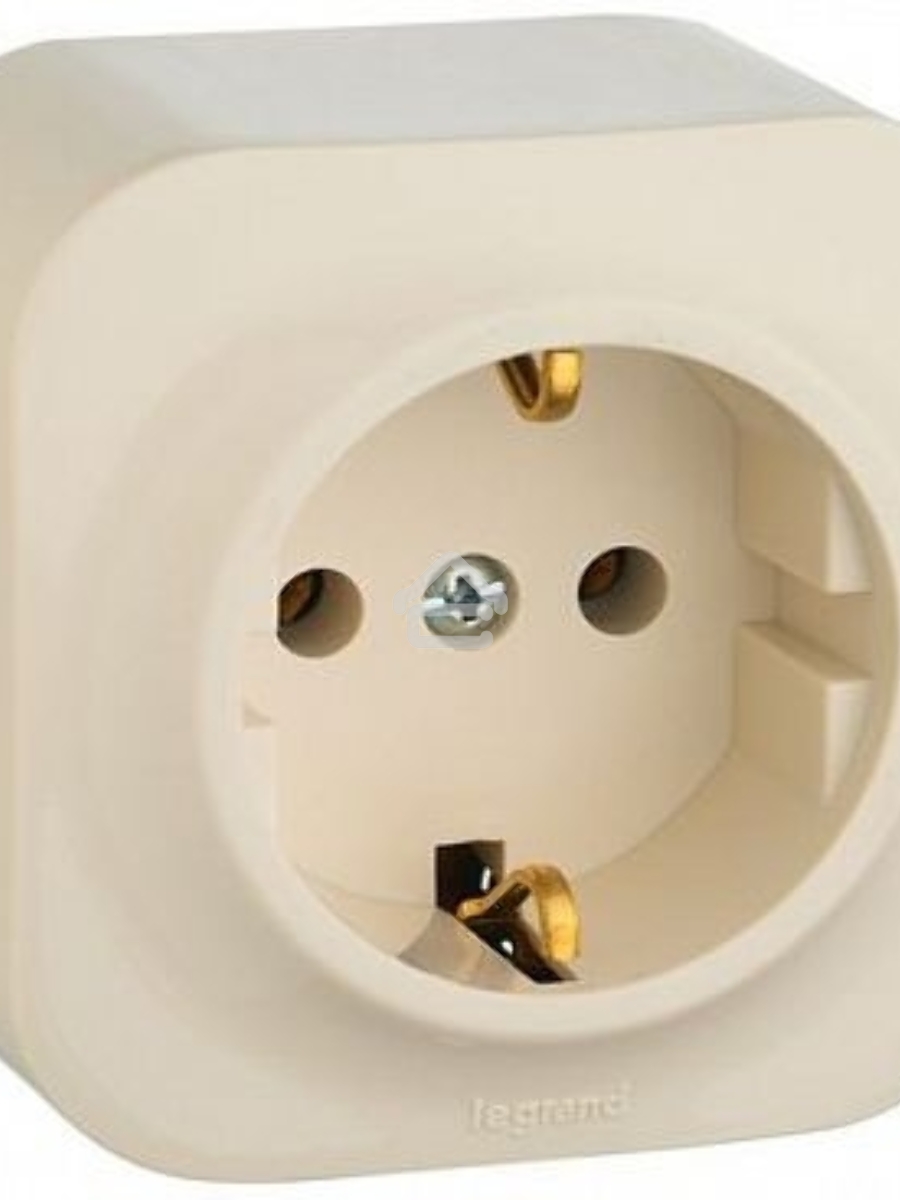 Розетка с заземлением с защитными шторками Legrand 782250 (Слоновая кость)