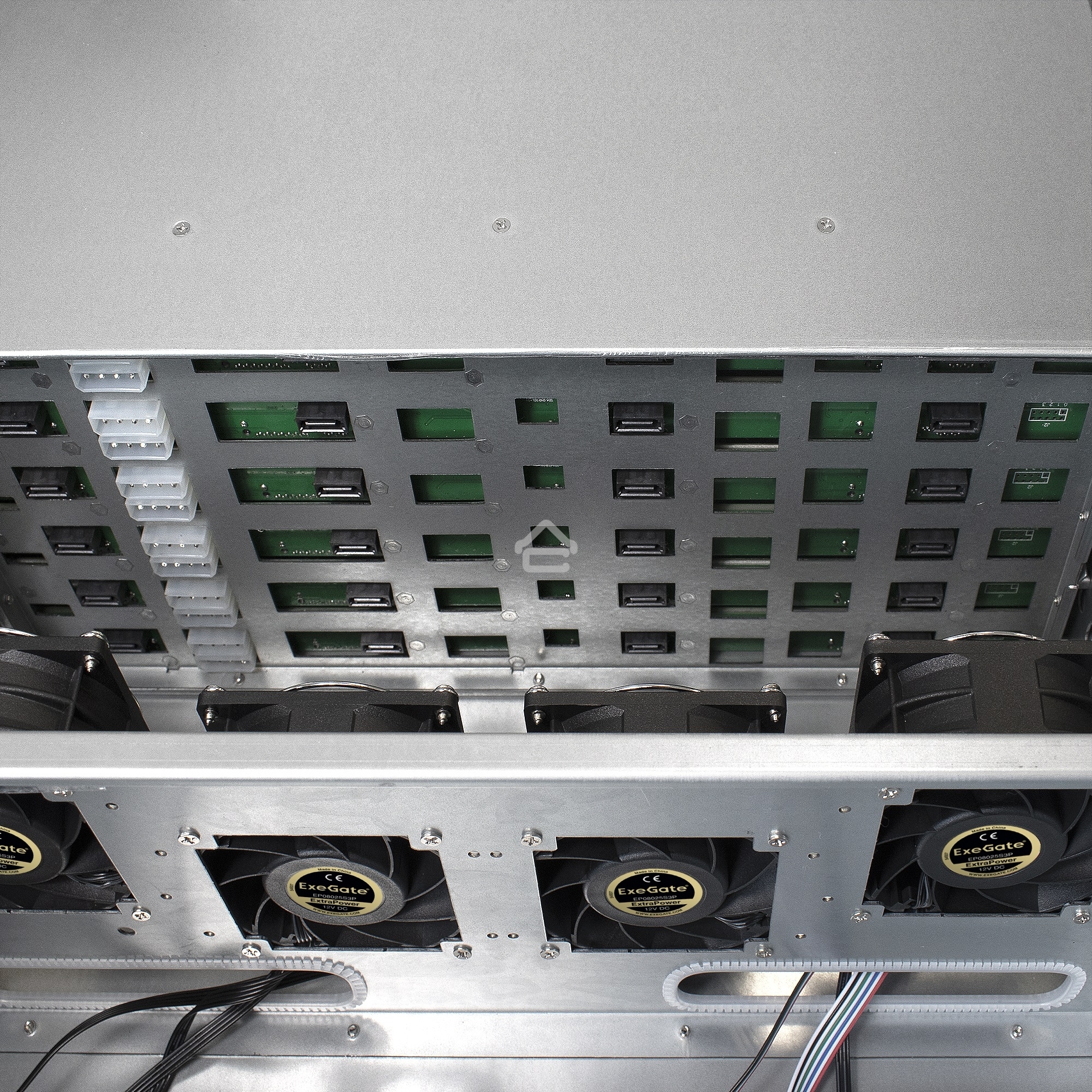 Серверный корпус ExeGate EX293580RUS Pro 4U660-HS24 (RM 19