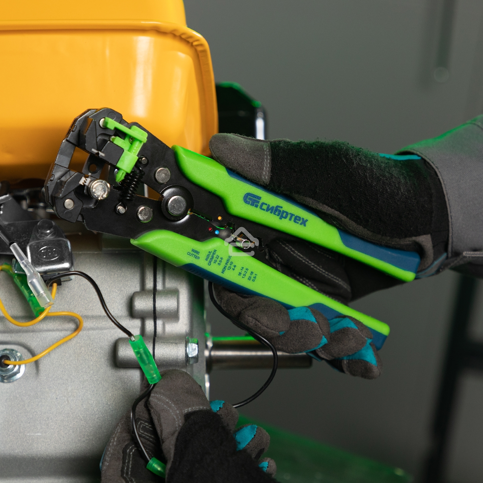 Щипцы для зачистки электропроводов Сибртех функция обрезания проводов