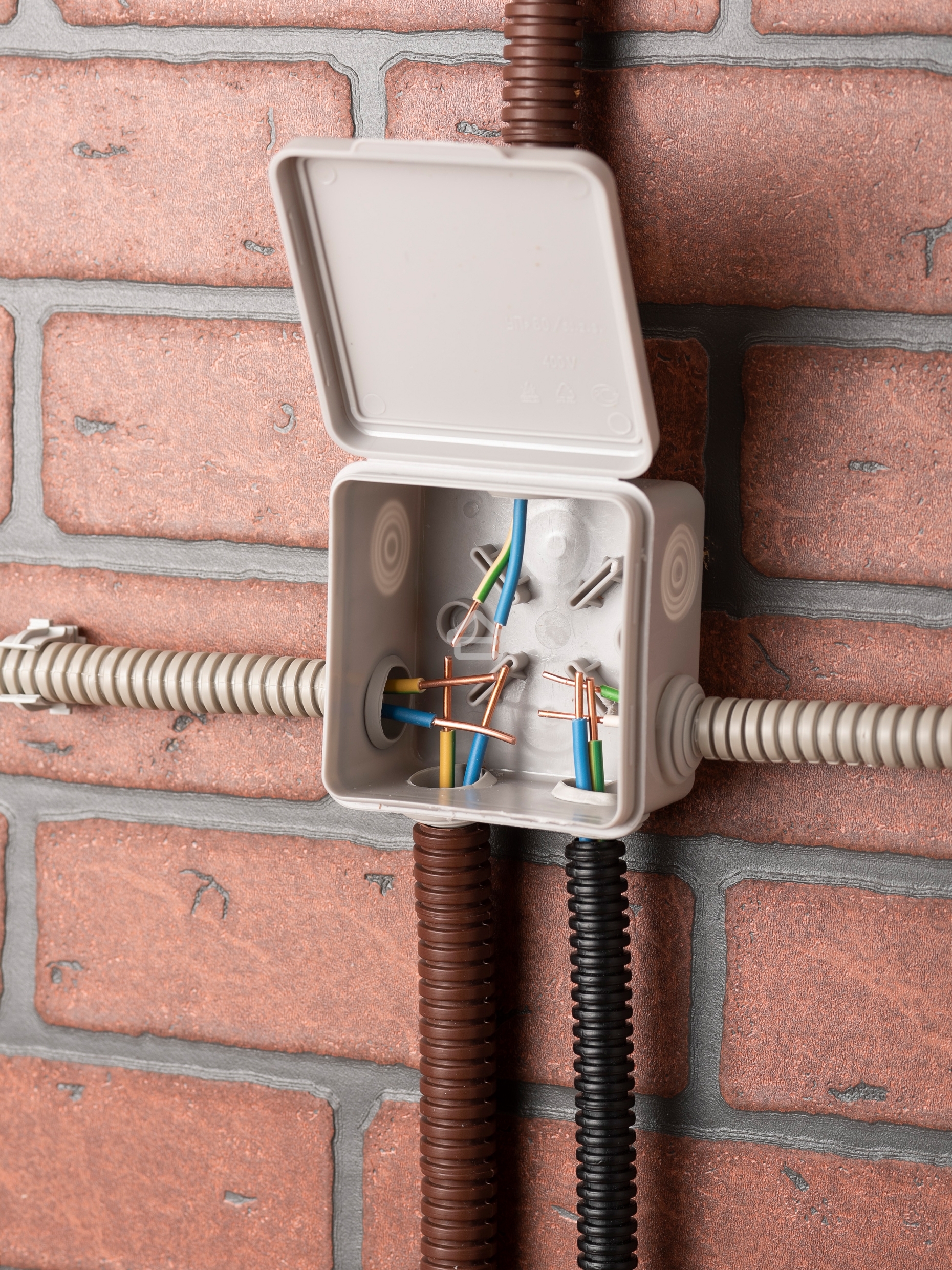 Коробка распределительная EKF КМР-030-031 с крышкой наружная (85х85х40) 8 мембр. вводов IP55