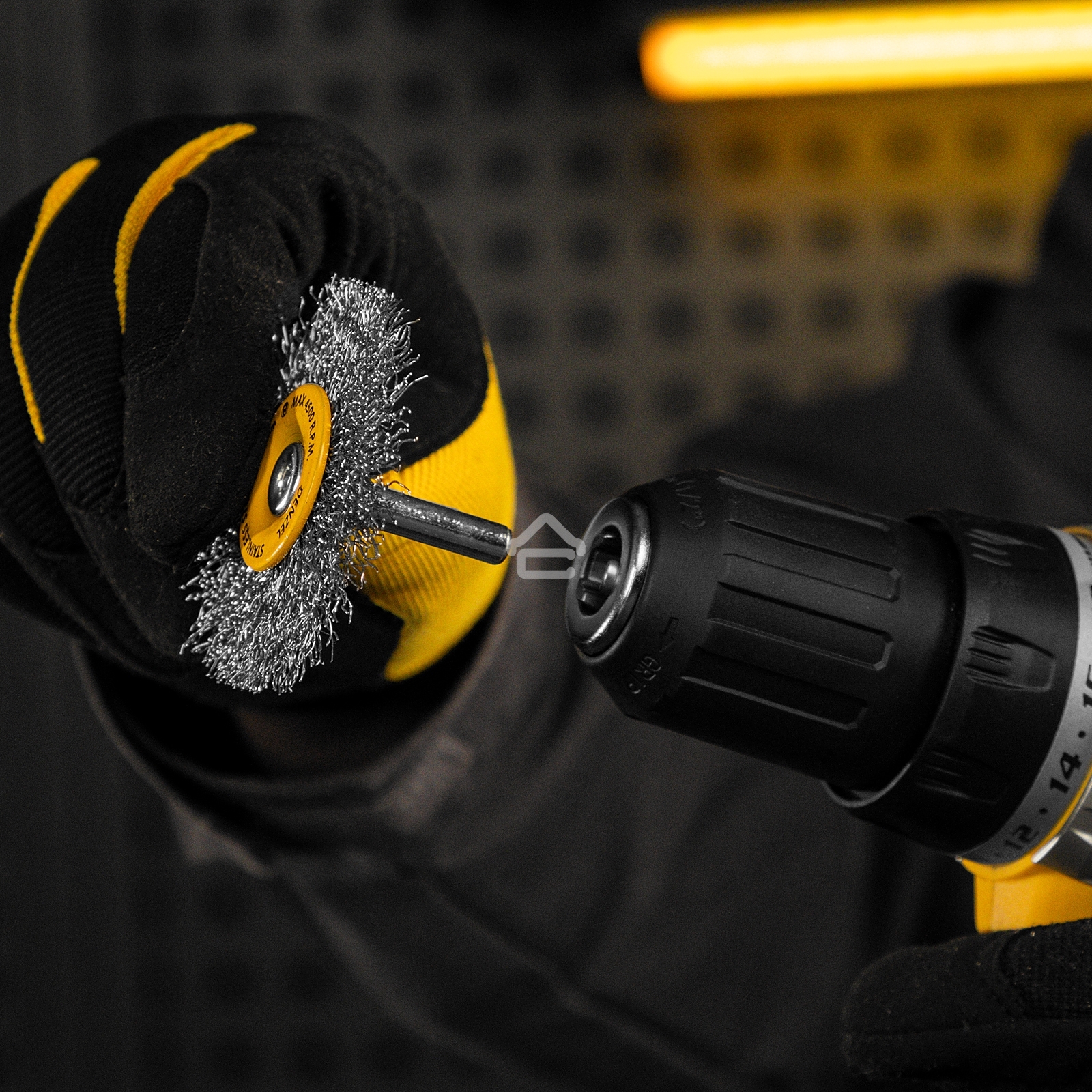 Щетка для дрели Denzel 60 мм, плоская, со шпилькой, нержавеющая витая проволока