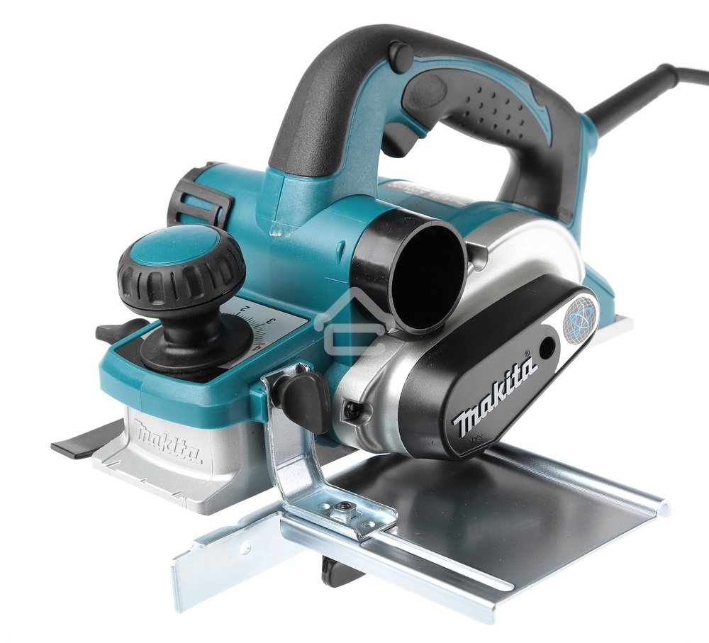 Рубанок Makita KP0810C Рубанок,1050Вт,12000об\м,ширина-82мм,глуб-4мм,3.2кг,кор,парал упор