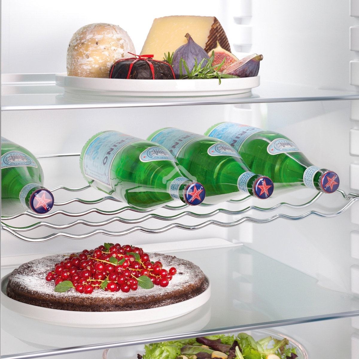 Холодильники Liebherr CUe 2831-26 001 белый двухкамерный 212/53л морозилка снизу