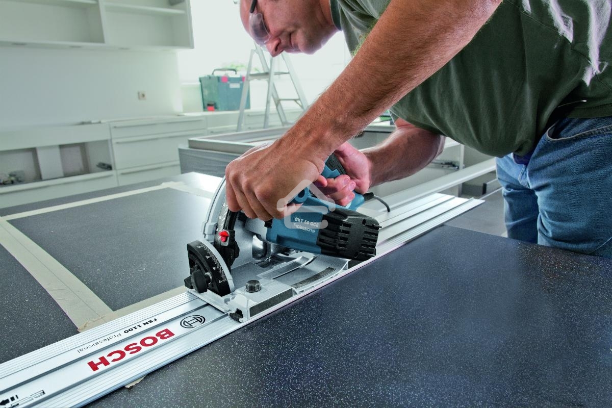 Пила циркулярная BOSCH GKT 55 GCE (0.601.675.000)1400Вт 3600-6250об/мин 165х20мм пр.57мм ПОГРУЖНАЯ