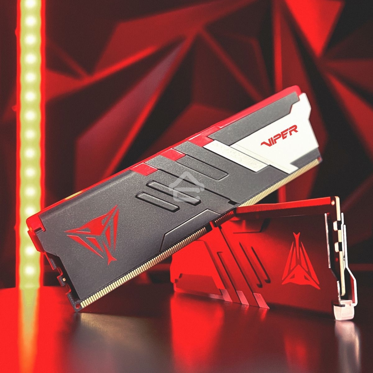 Оперативная память Patriot Viper Venom, DDR5, 32GB (2x16GB), 5600MHz, CL36, DIMM, с радиаторами, RGB, черный