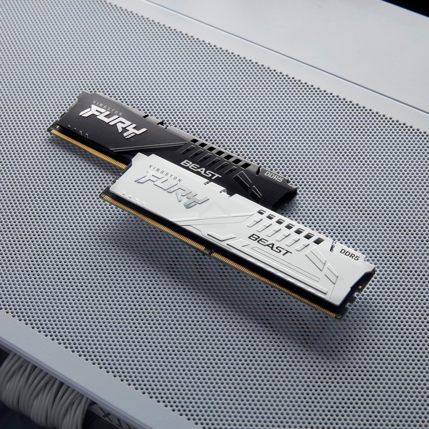 Оперативная память Kingston Fury Beast, DDR5, 32GB (2x16GB), 5200MHz, CL40, DIMM, с радиаторами, белый