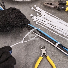 Хомут-стяжкa нейлоновая с тройным замком Rexant 300x3,6 мм, белая, упаковка 100 шт.