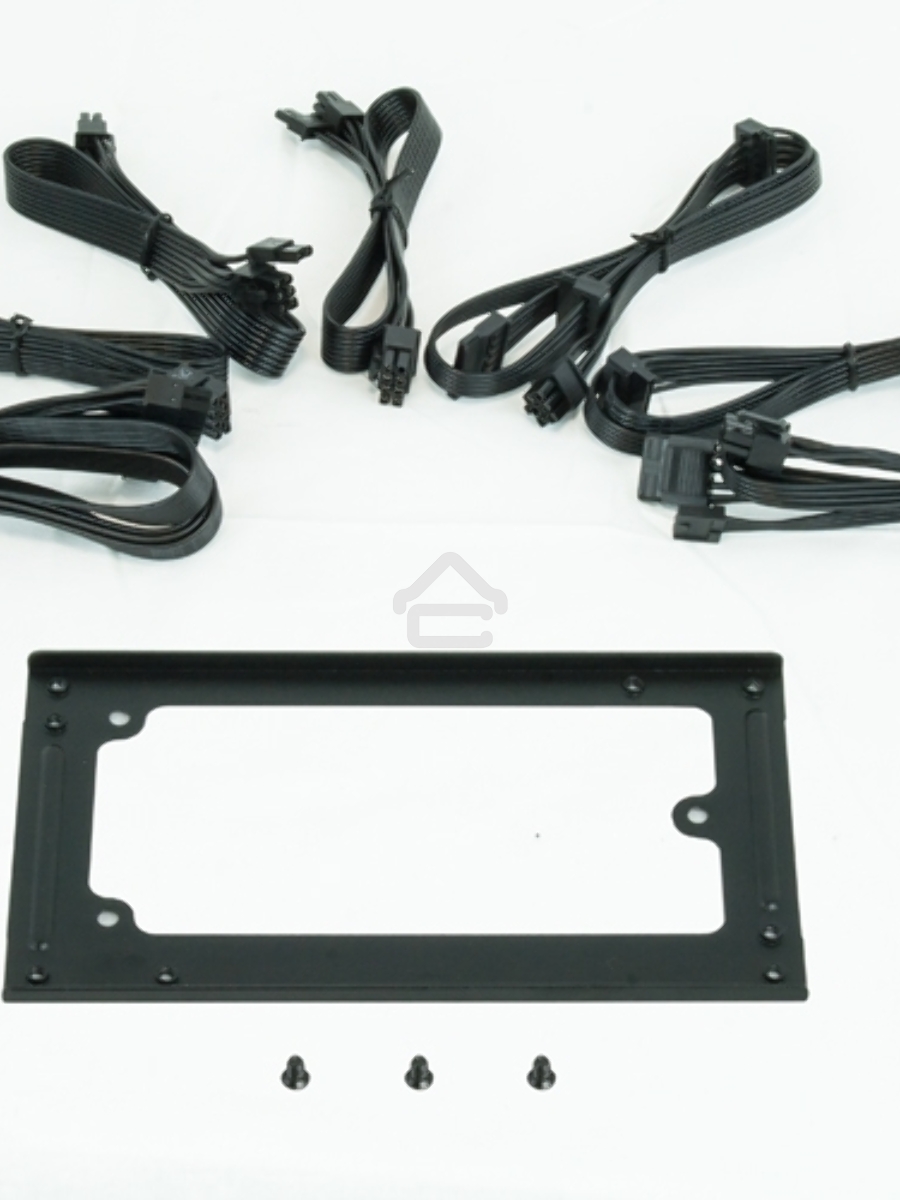 Блок питания Chieftec Compact CSN-550C Retail, 550Вт, 80 PLUS Gold, 80мм, модульный, черный